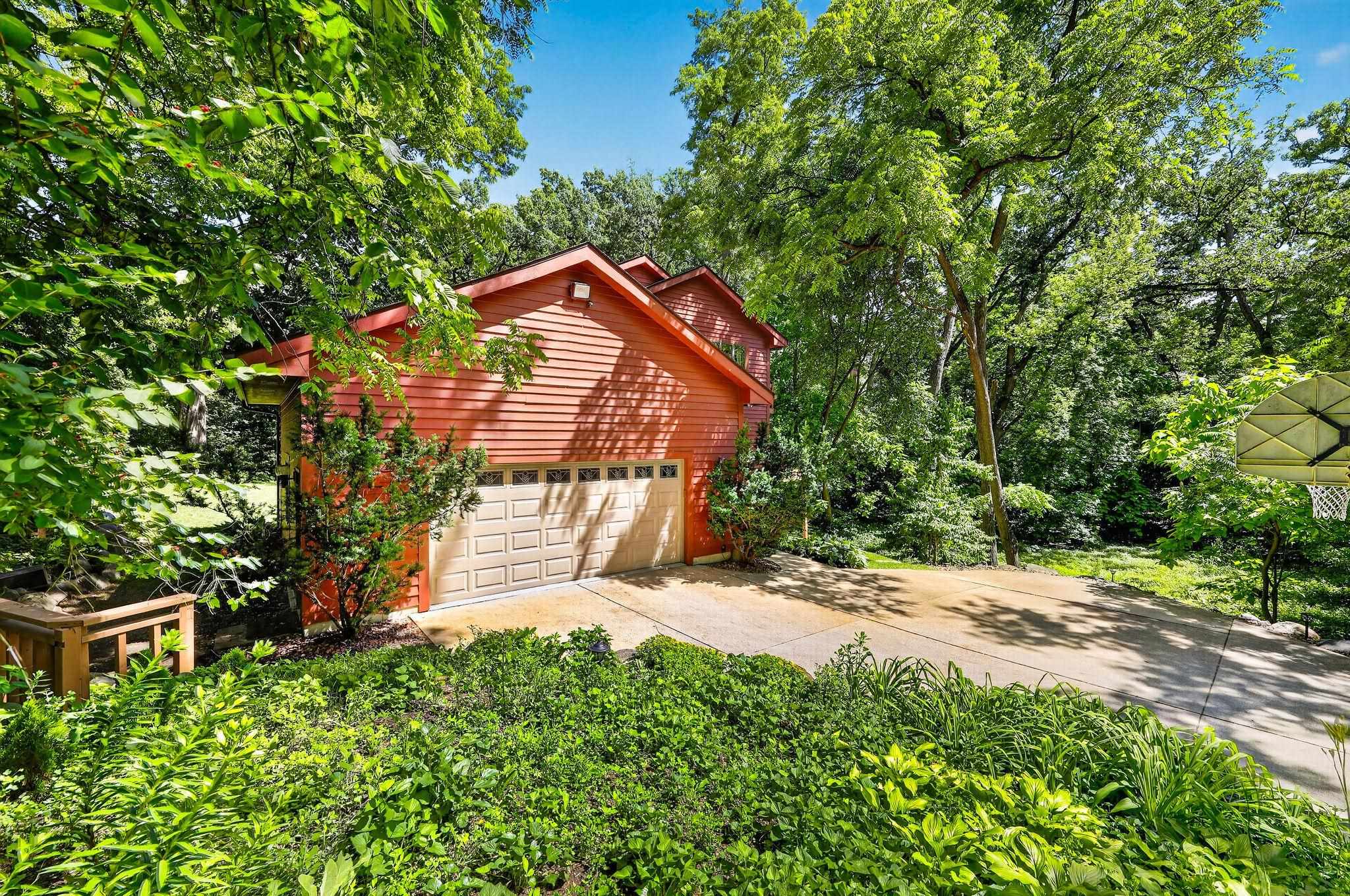 1 White Oaks Lane
