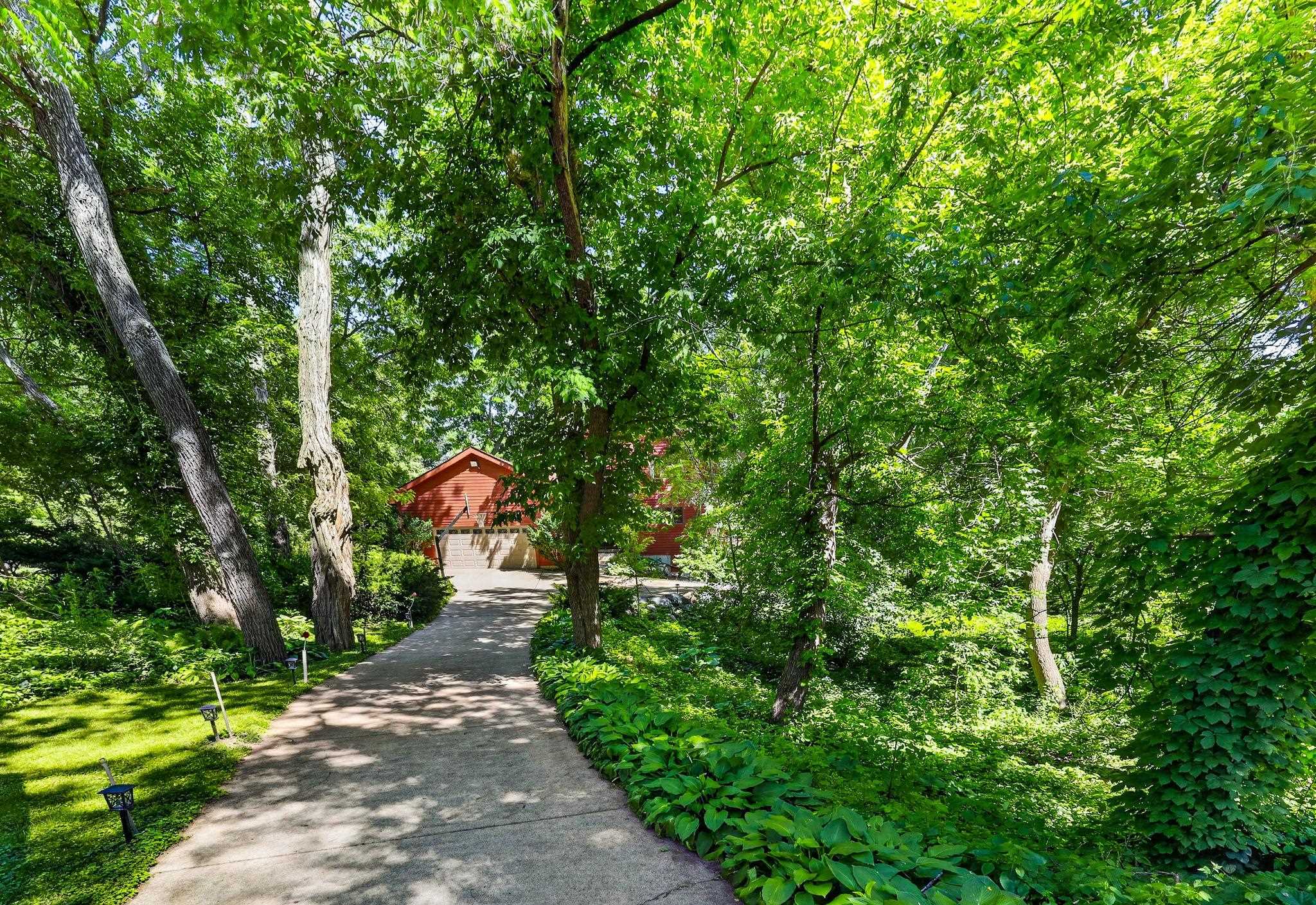 1 White Oaks Lane
