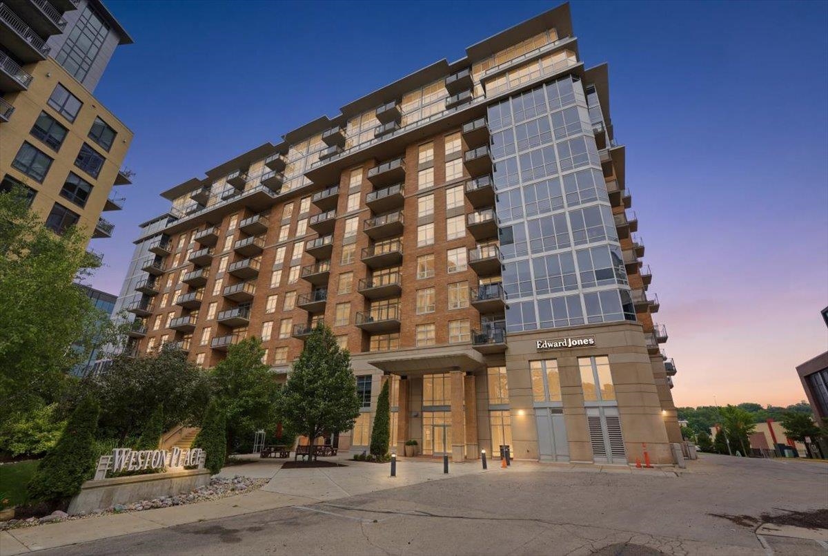 625 N Segoe Road 1100