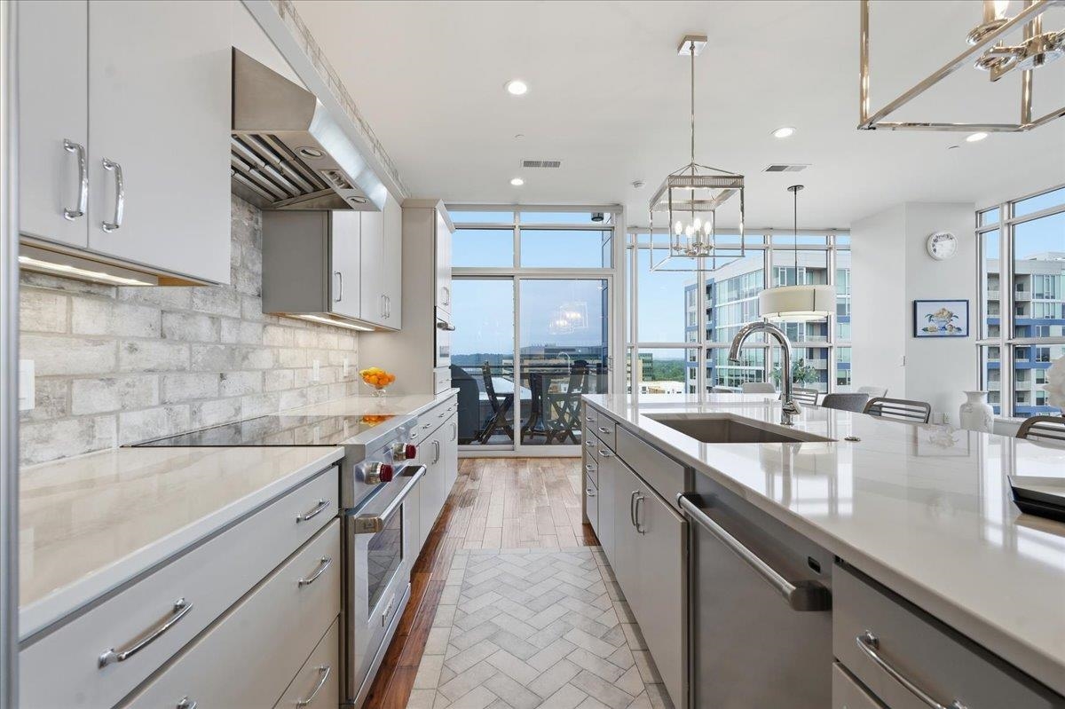 625 N Segoe Road 1100