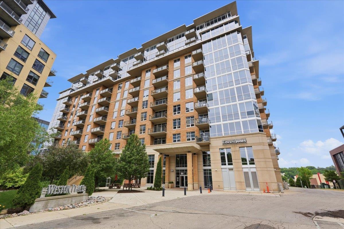 625 N Segoe Road 1100