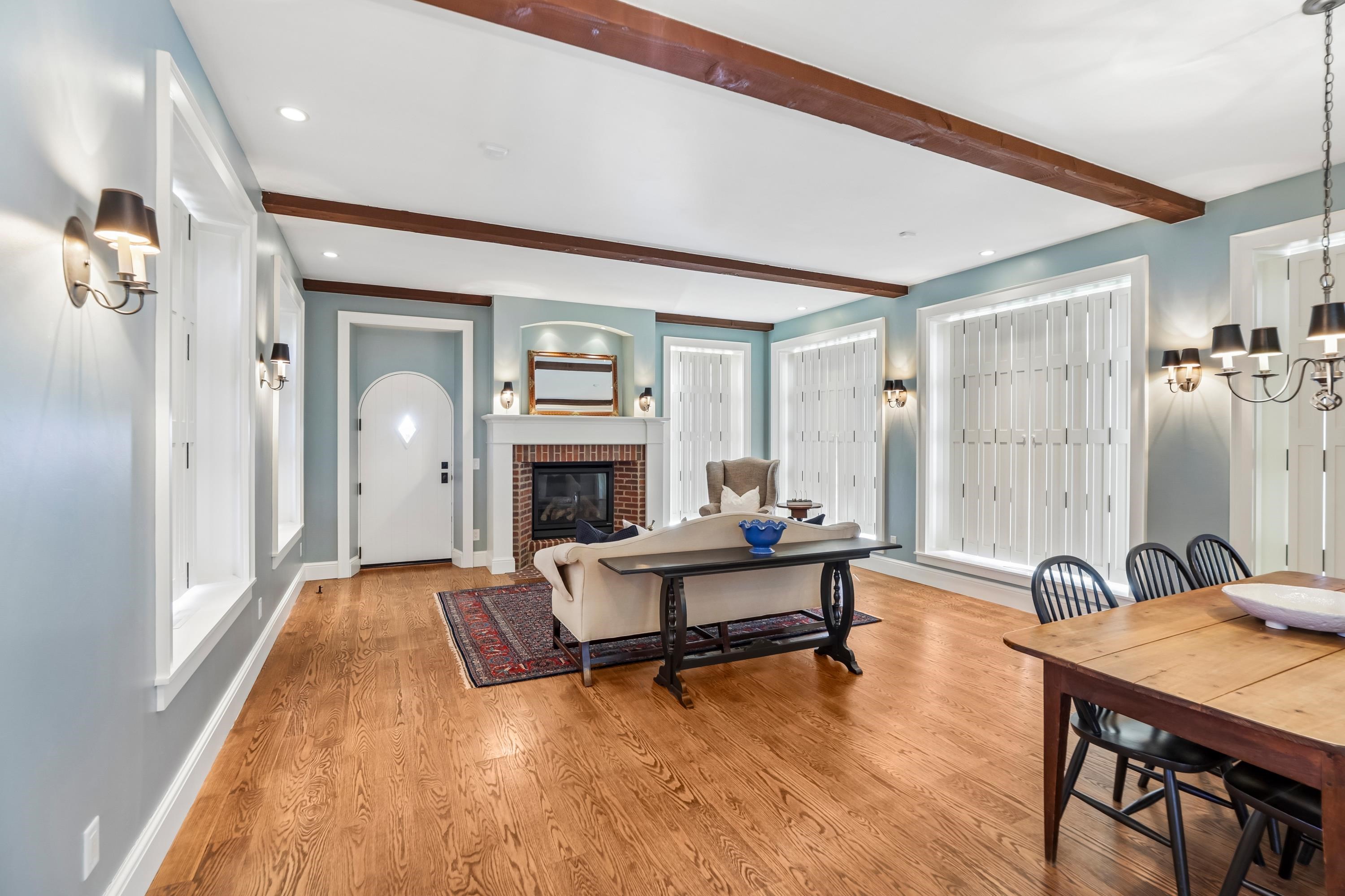 6837 Woodland Drive