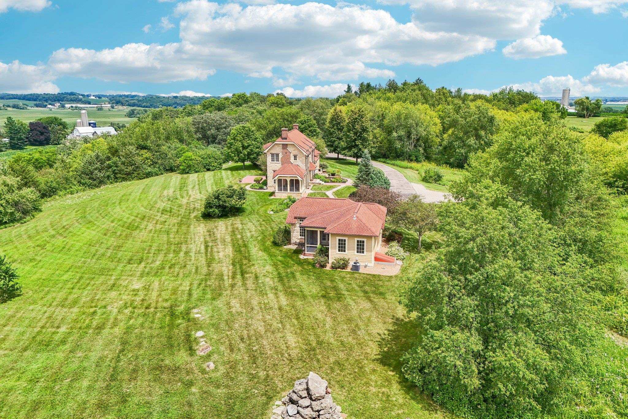 6837 Woodland Drive
