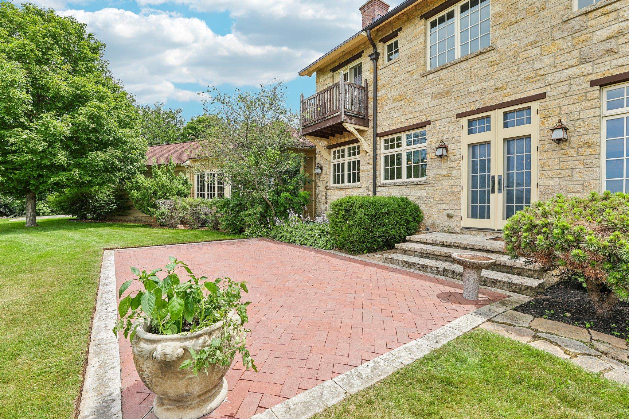 6837 Woodland Drive