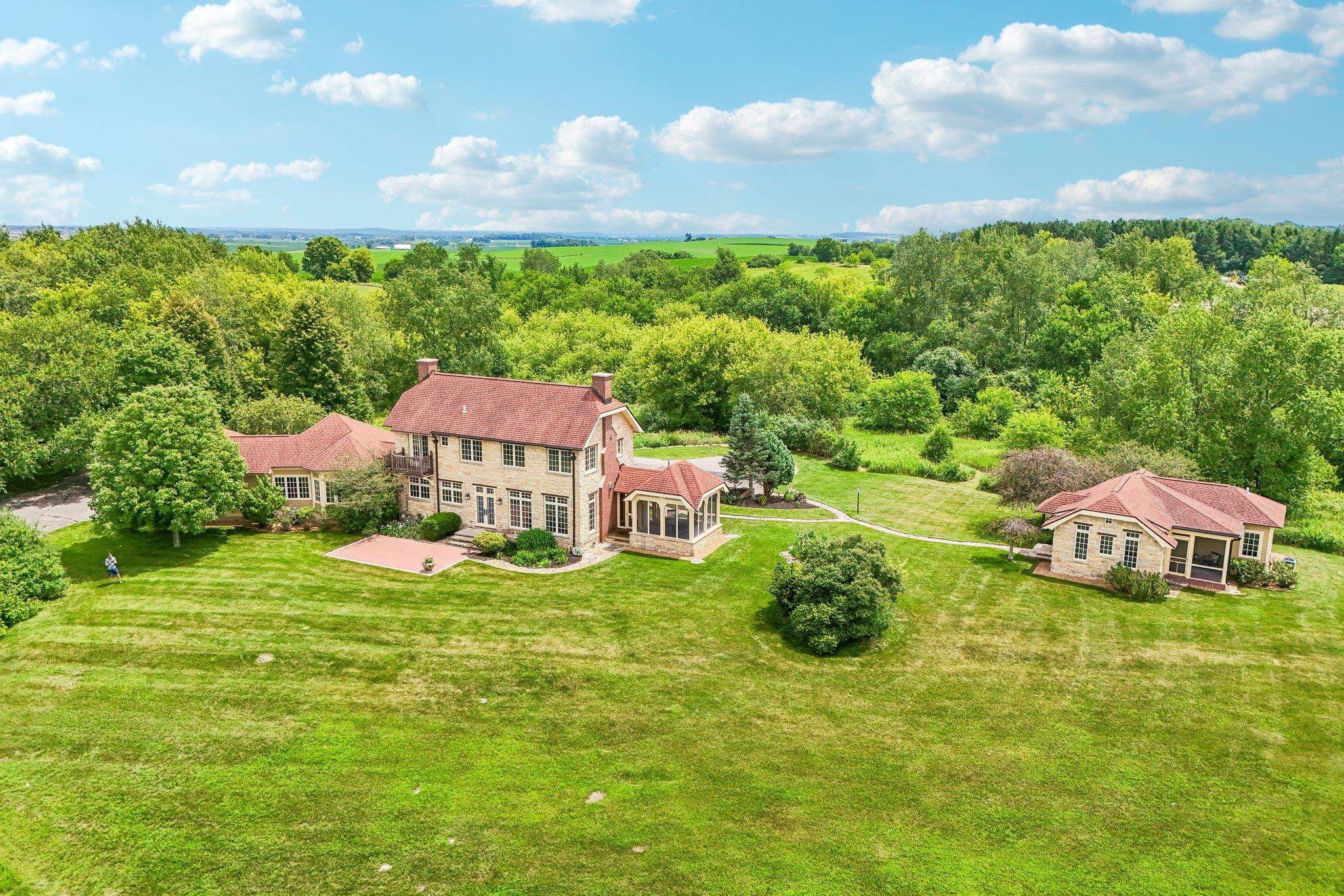 6837 Woodland Drive