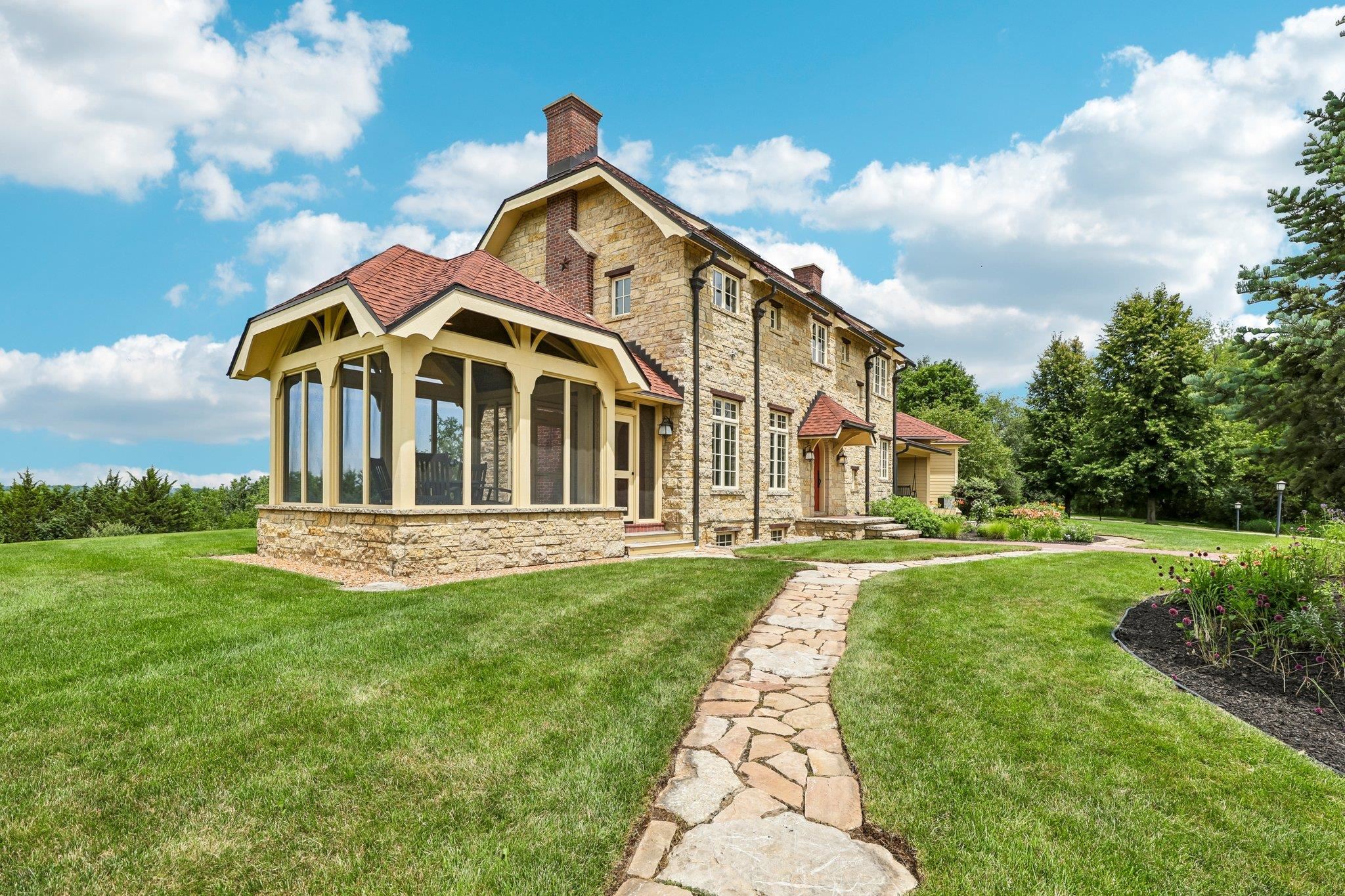 6837 Woodland Drive