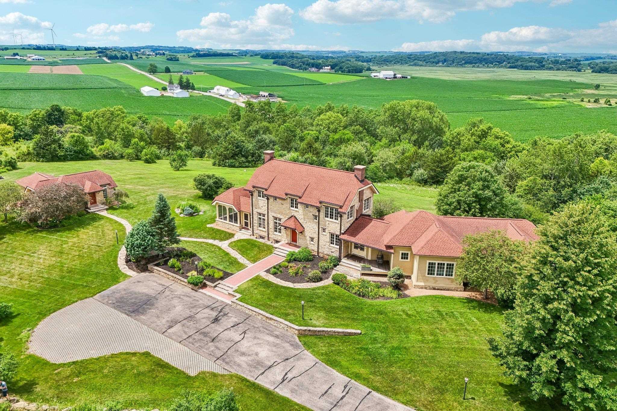 6837 Woodland Drive