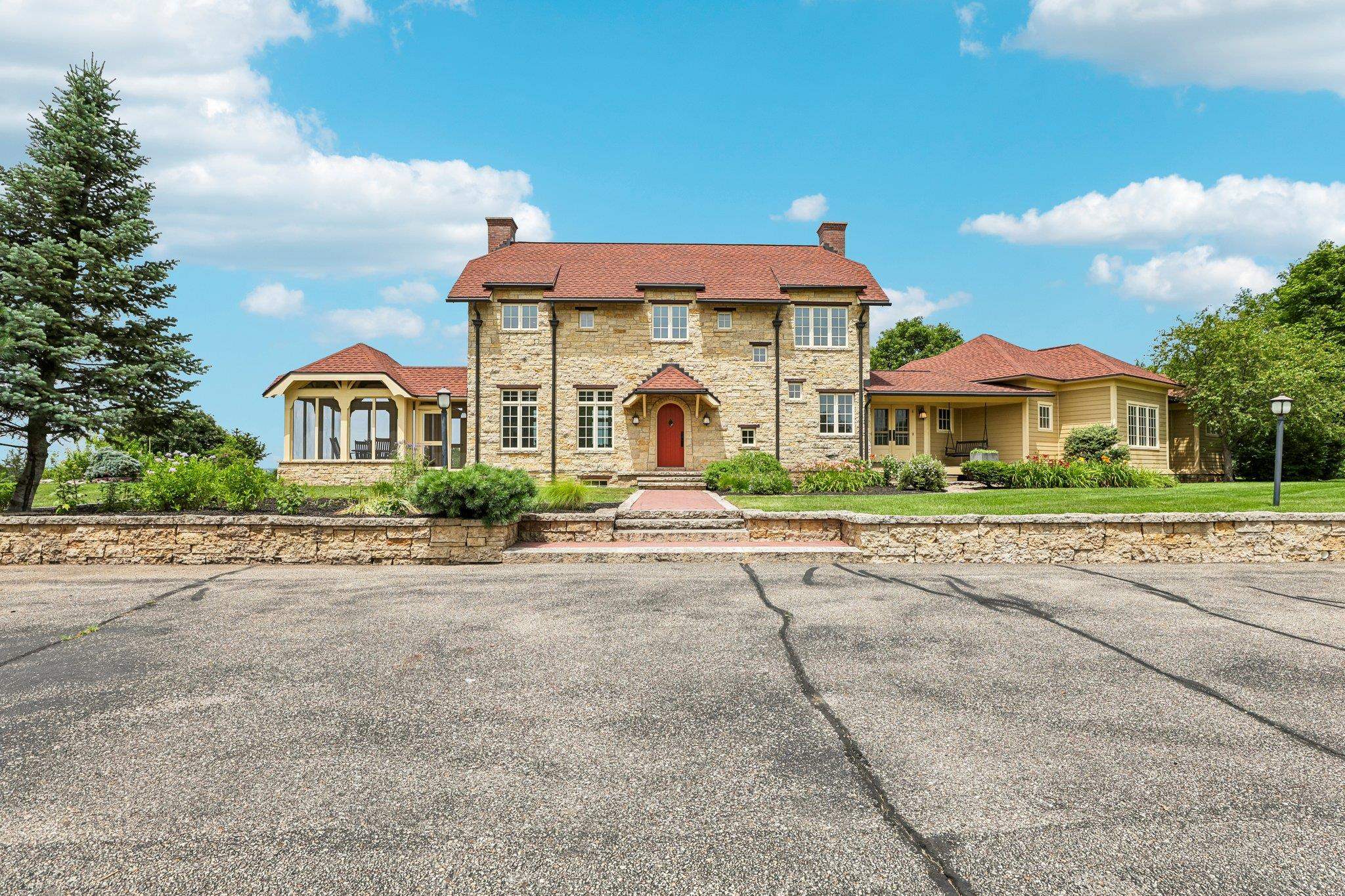 6837 Woodland Drive