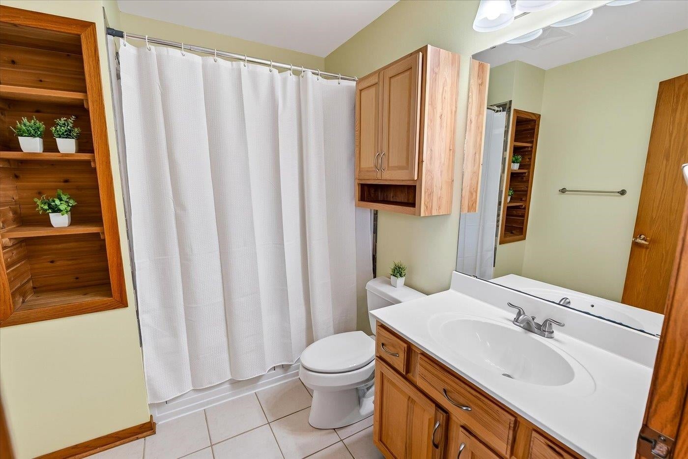 5117 Leanne Lane