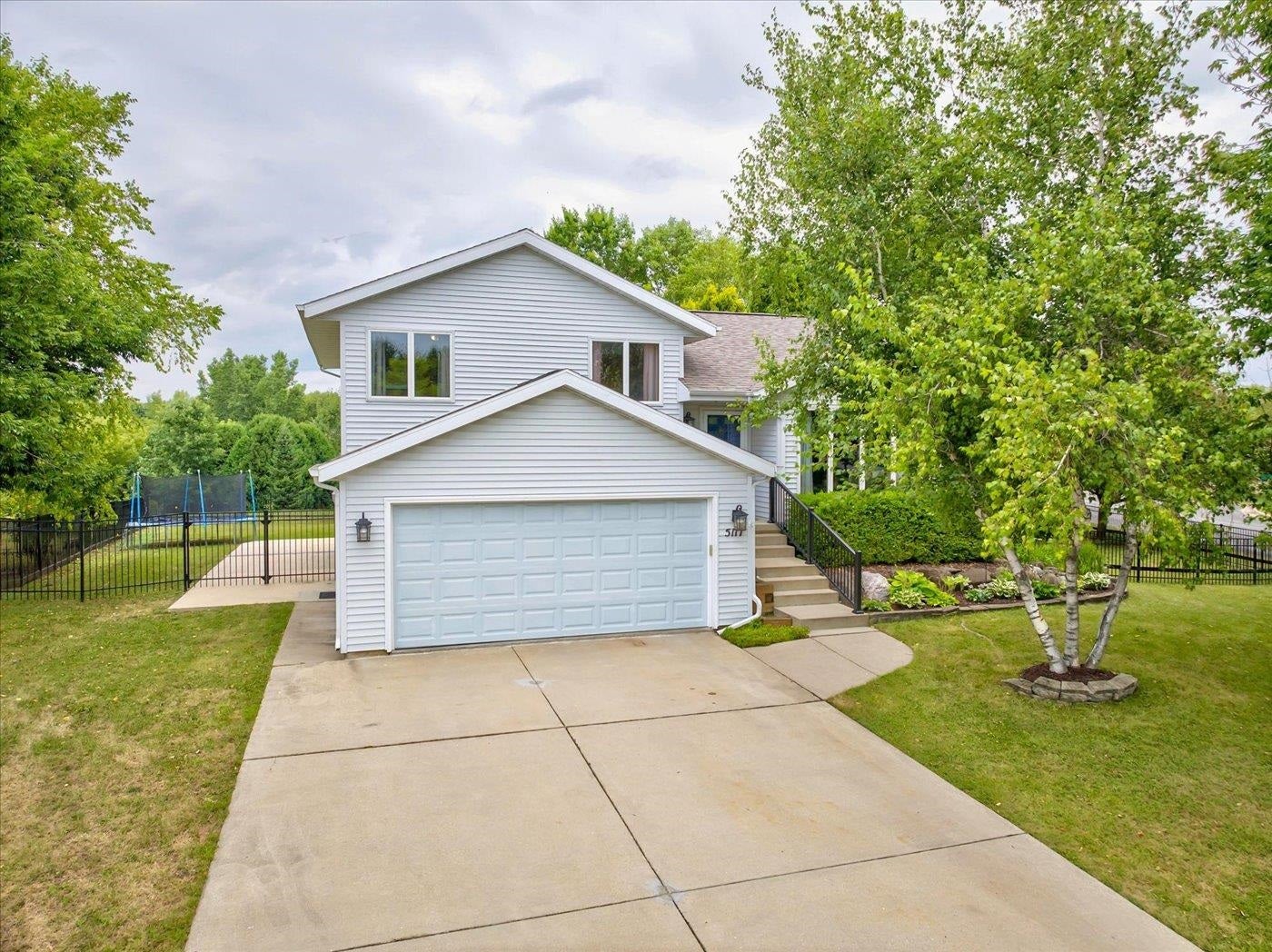 5117 Leanne Lane