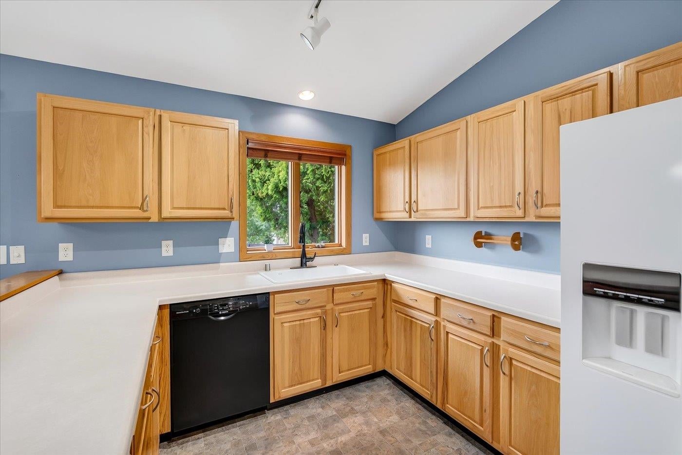 5117 Leanne Lane