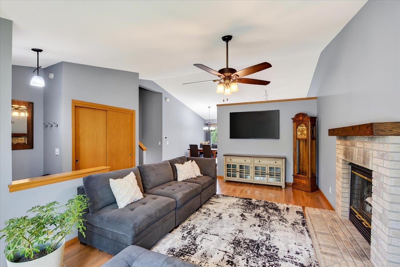5117 Leanne Lane