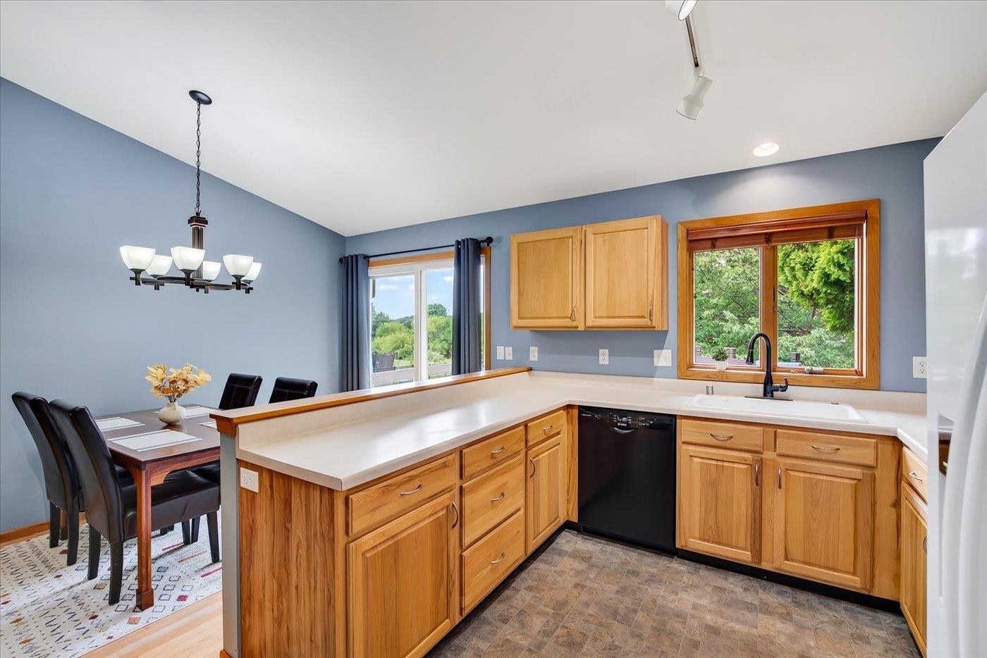 5117 Leanne Lane