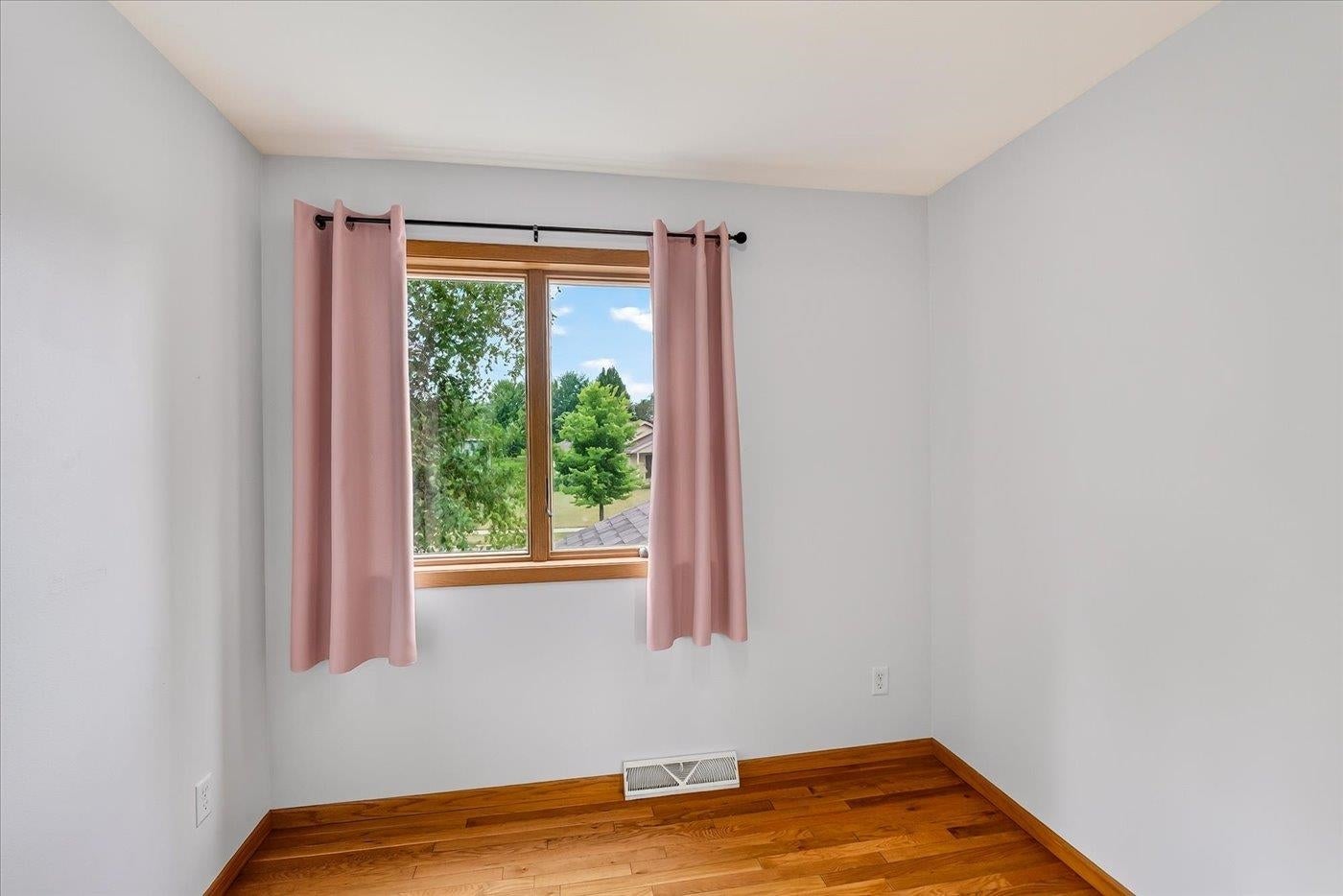 5117 Leanne Lane