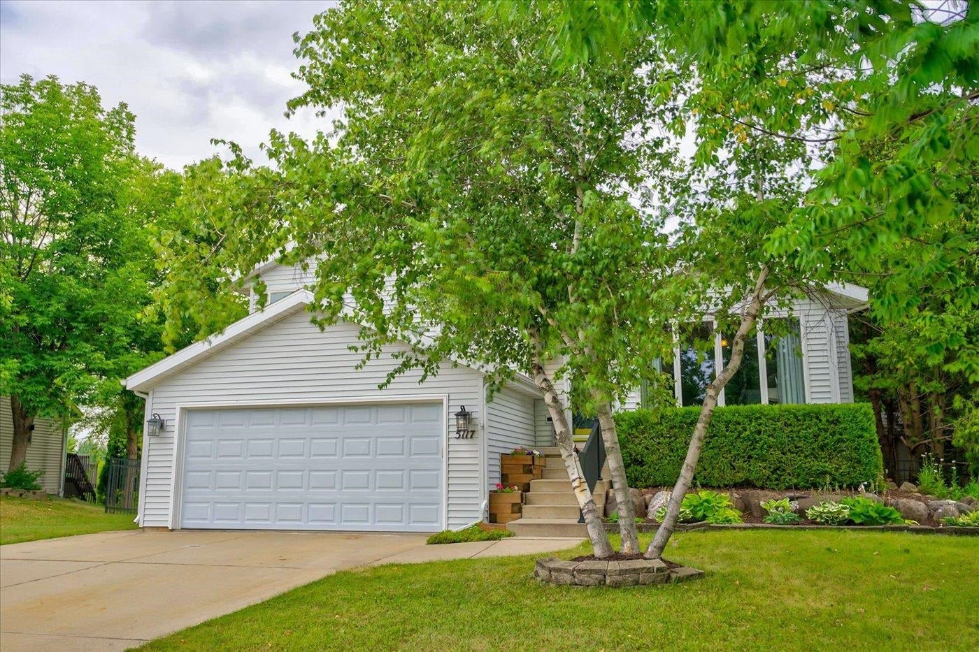 5117 Leanne Lane
