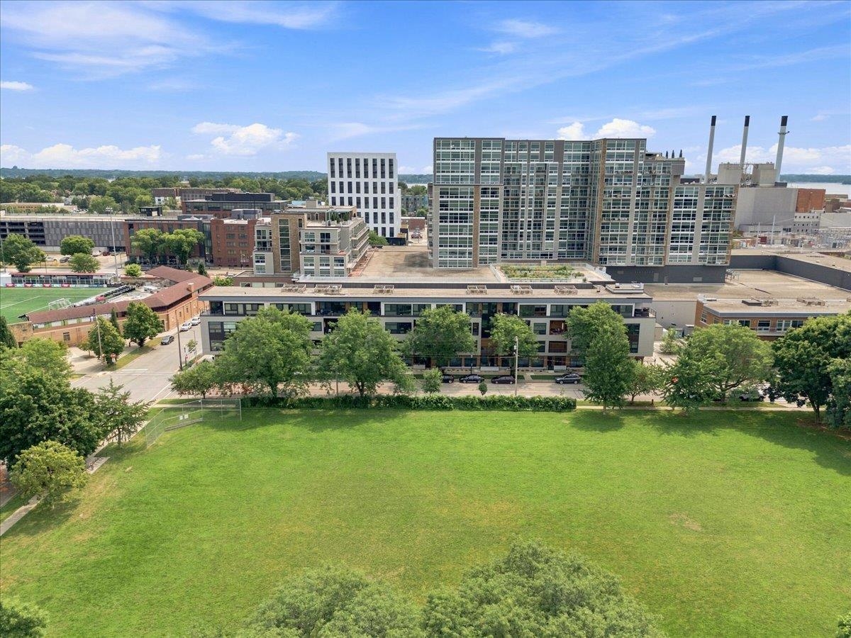 825 E Mifflin Street 404