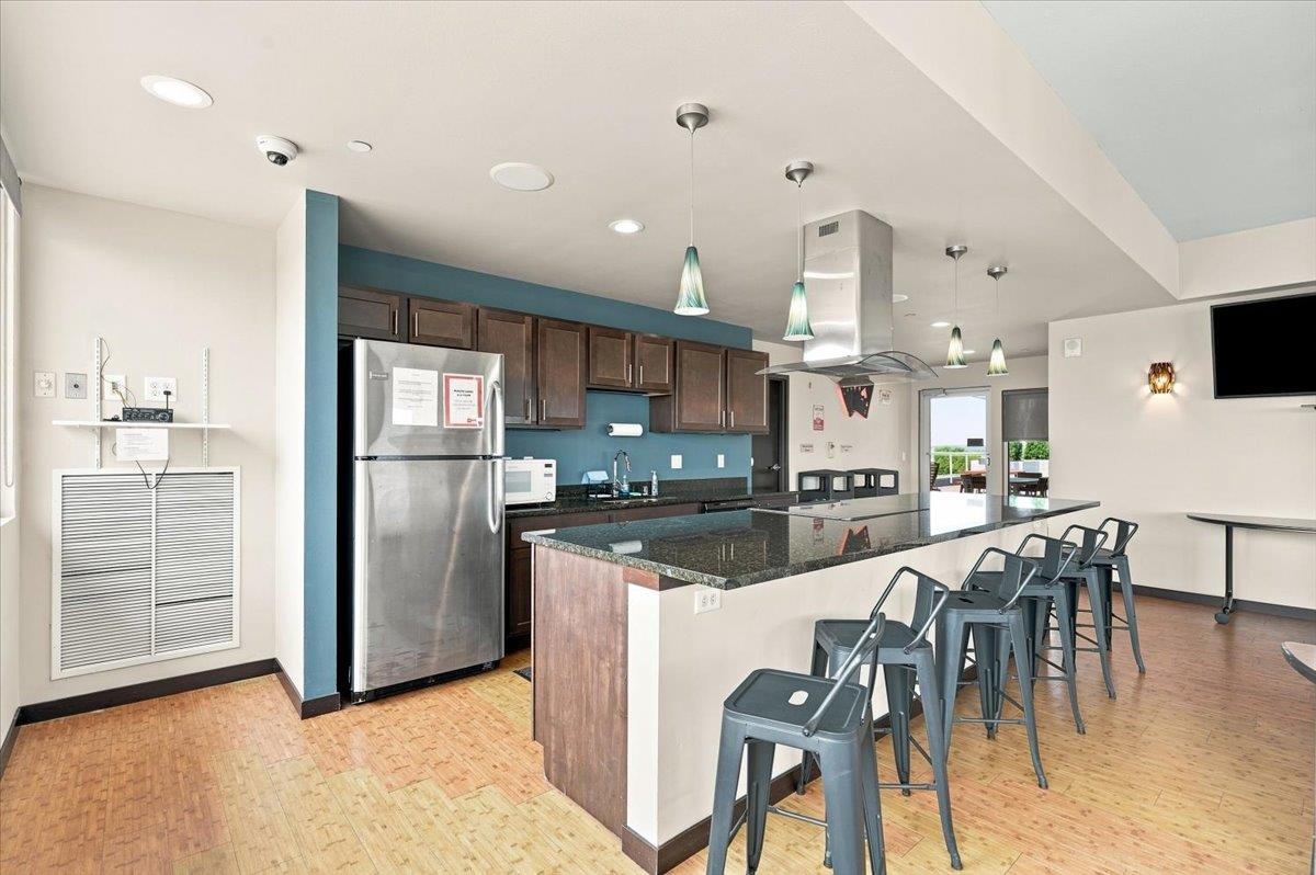 825 E Mifflin Street 404