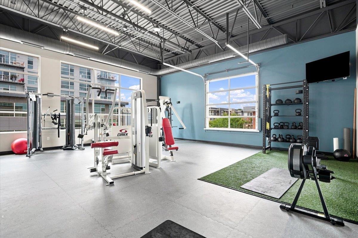 825 E Mifflin Street 404