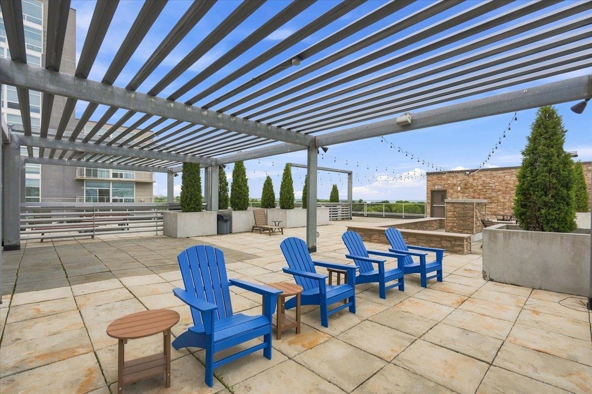 825 E Mifflin Street 404