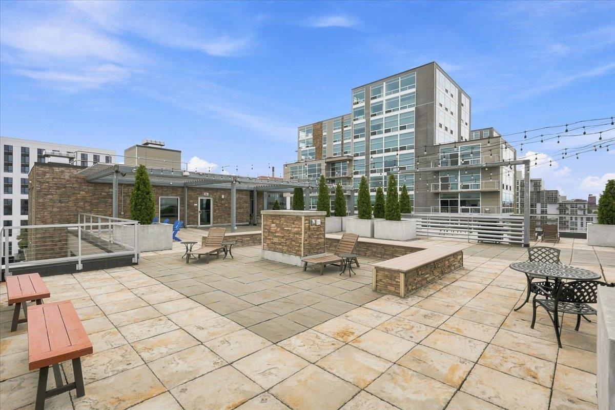 825 E Mifflin Street 404
