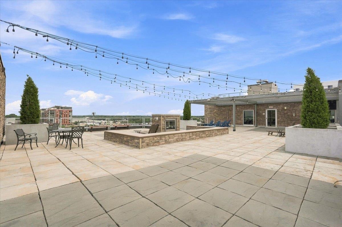 825 E Mifflin Street 404