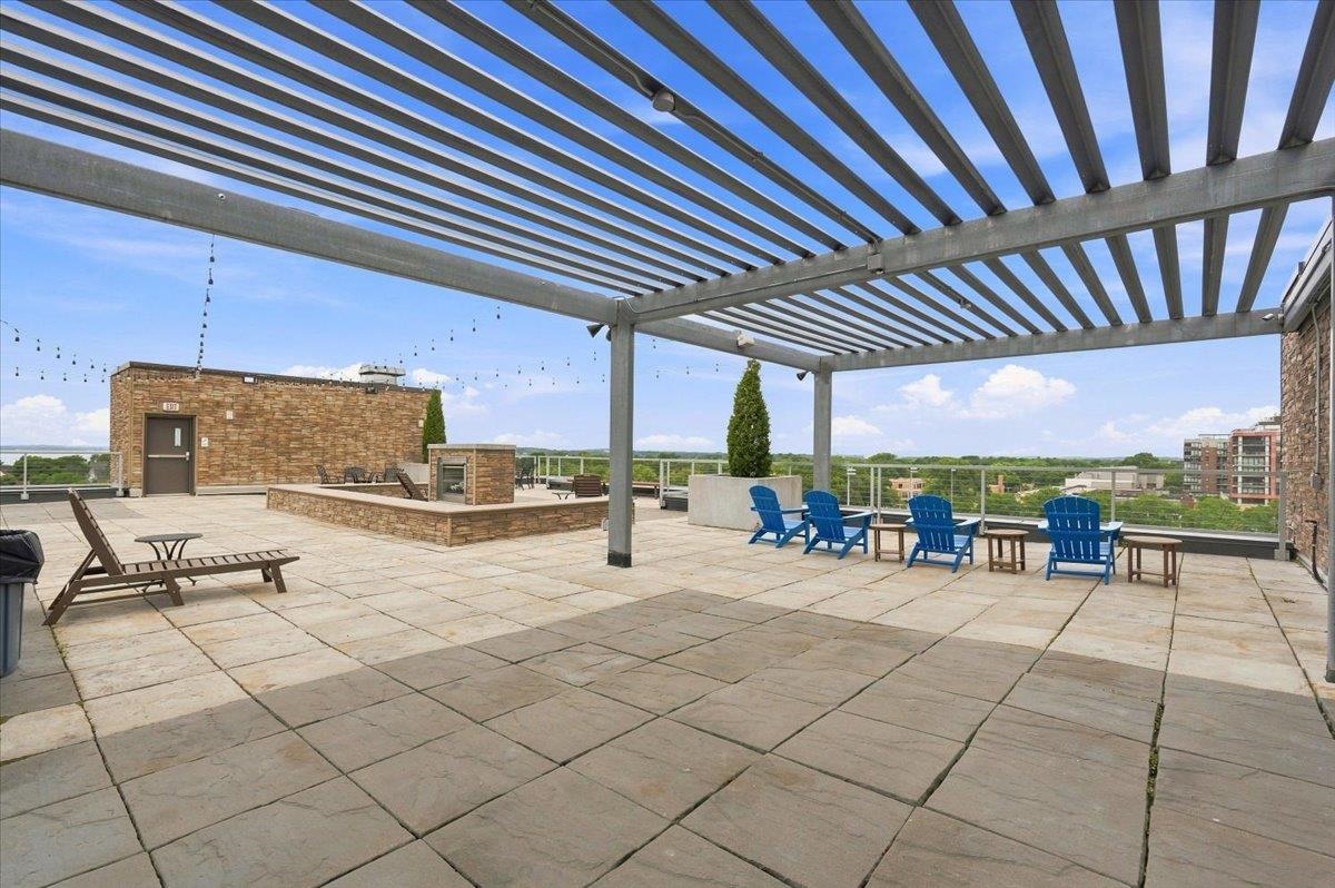 825 E Mifflin Street 404