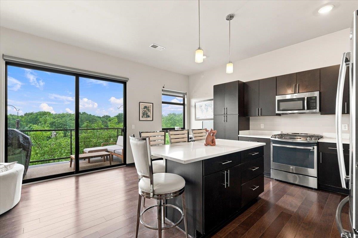 825 E Mifflin Street 404