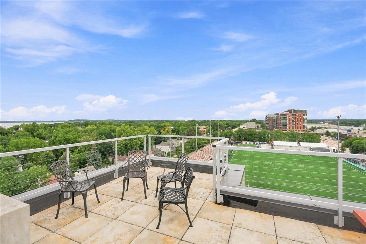 825 E Mifflin Street 404
