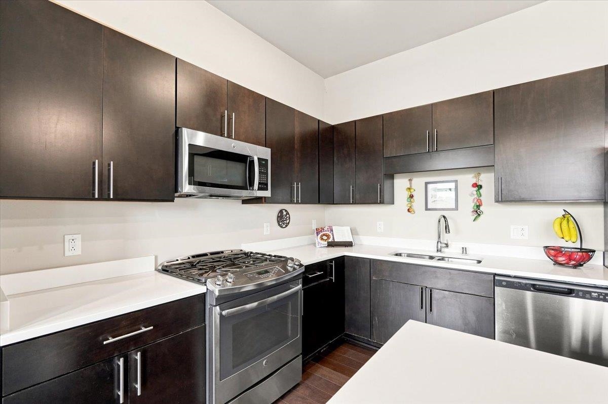825 E Mifflin Street 404