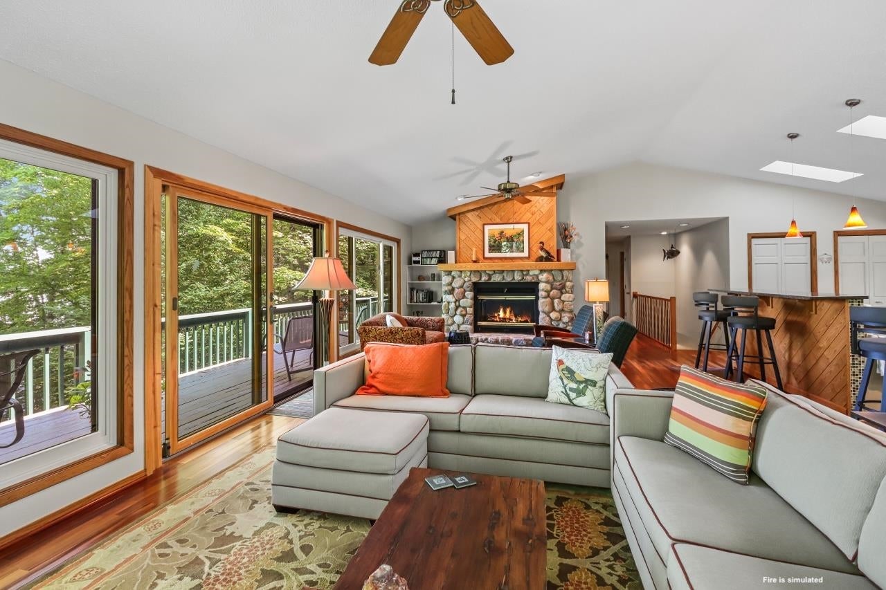 7067 Island View Road
