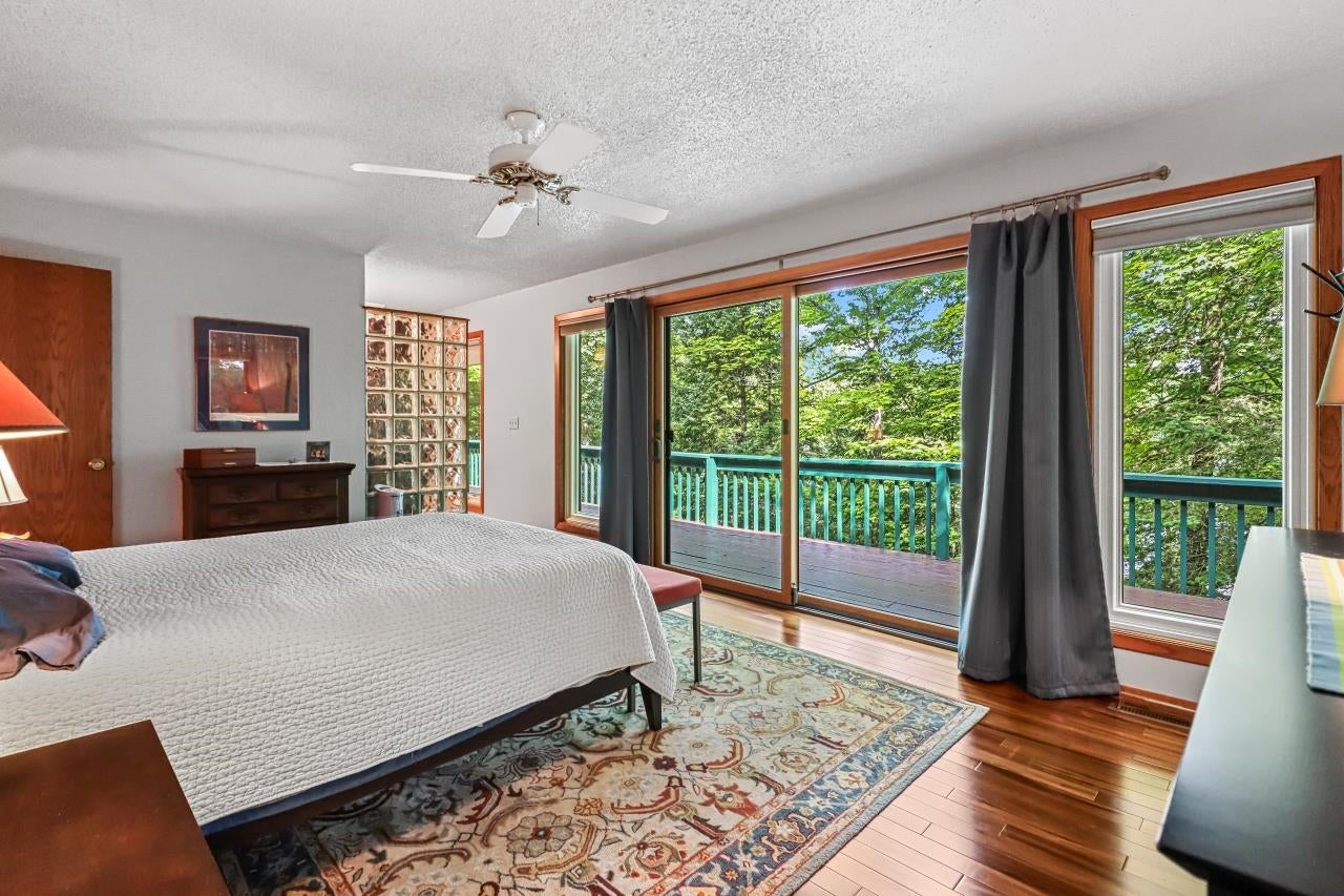 7067 Island View Road