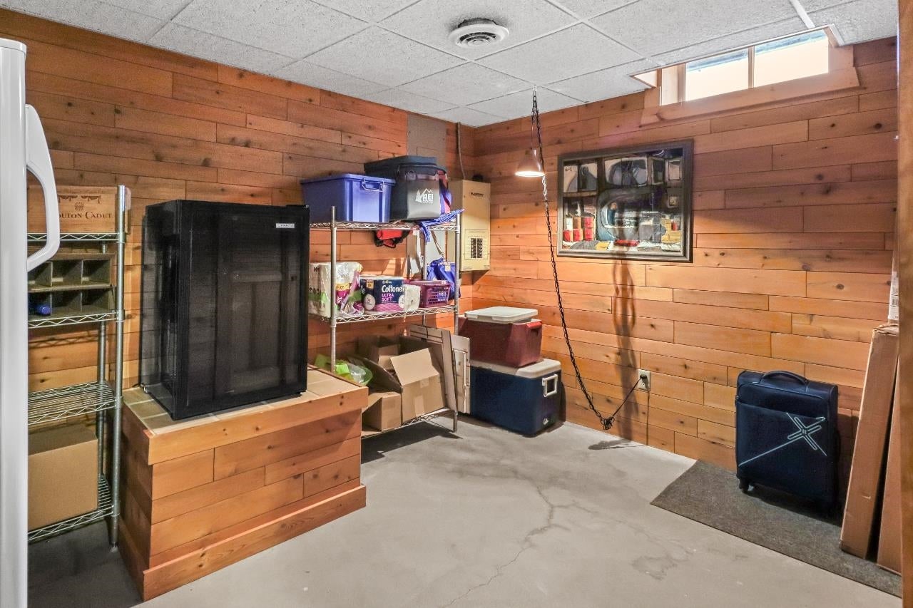 7067 Island View Road