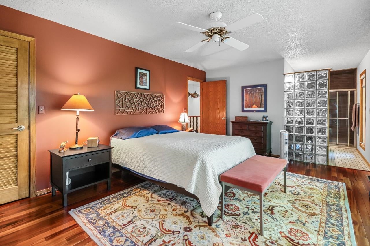 7067 Island View Road