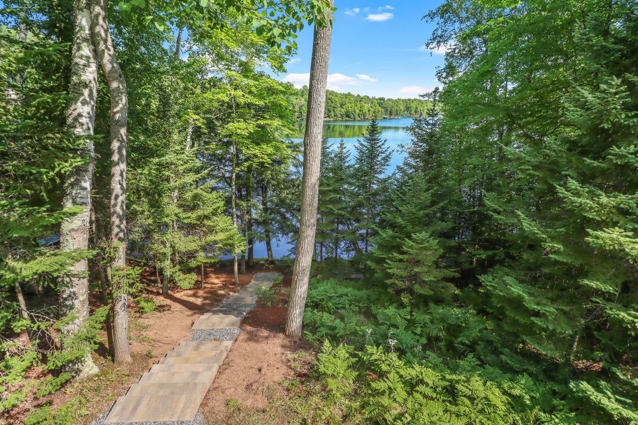 7067 Island View Road