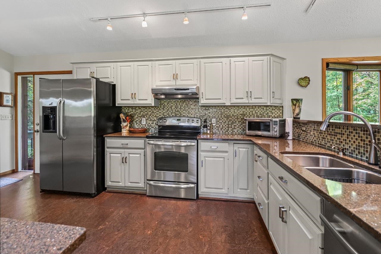 7067 Island View Road