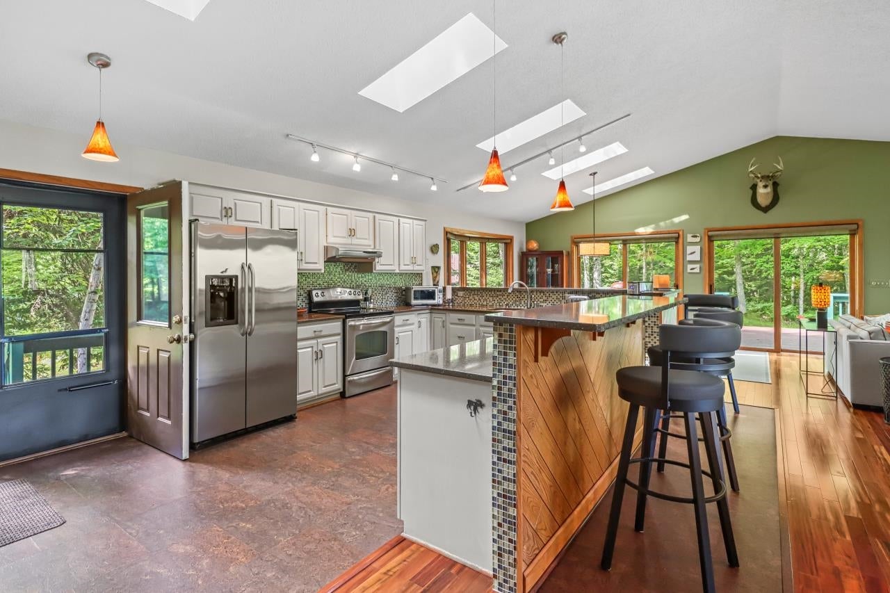 7067 Island View Road