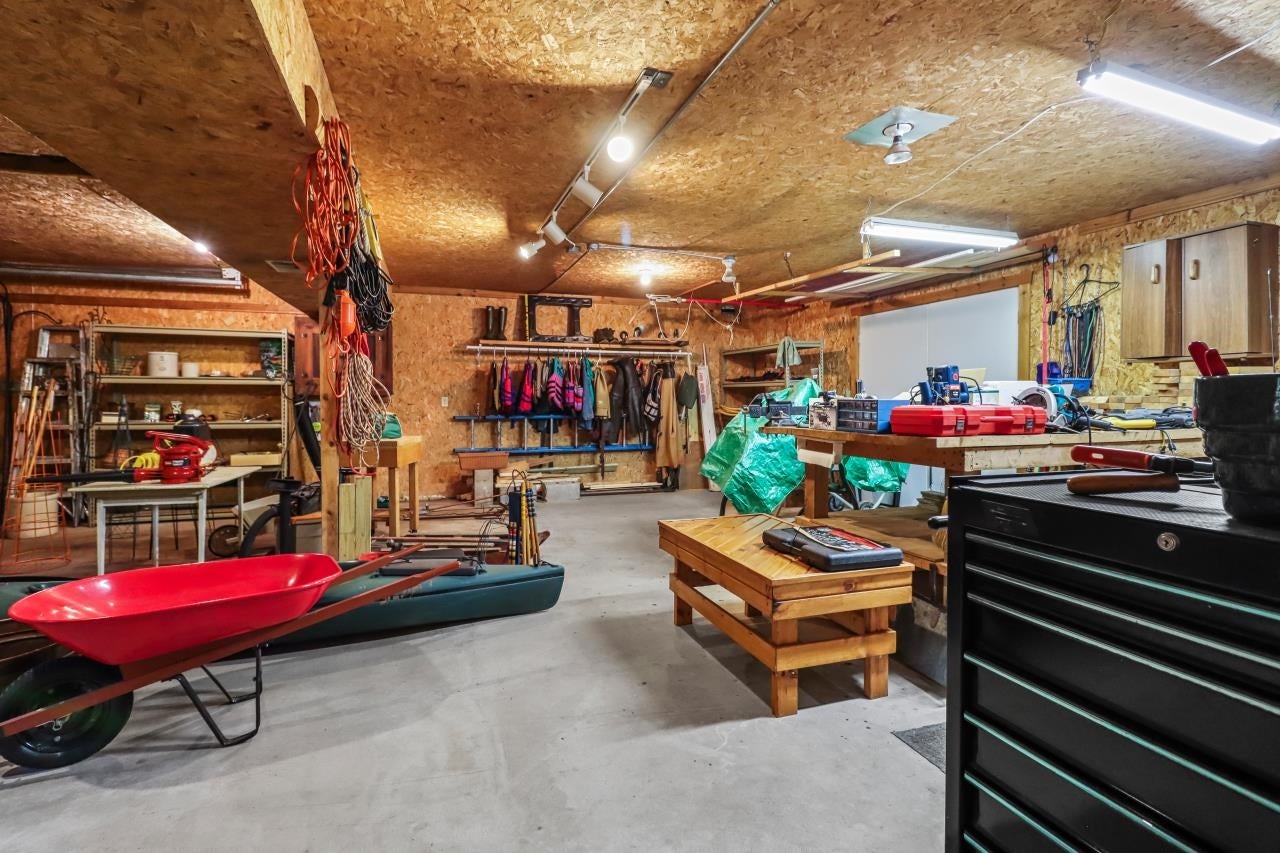 7067 Island View Road