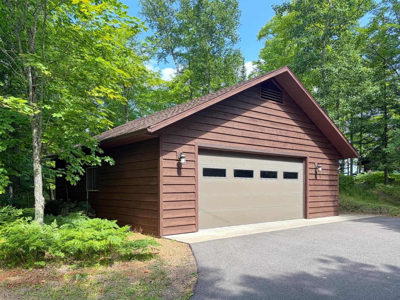 7067 Island View Road