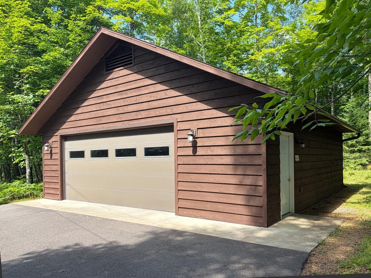 7067 Island View Road