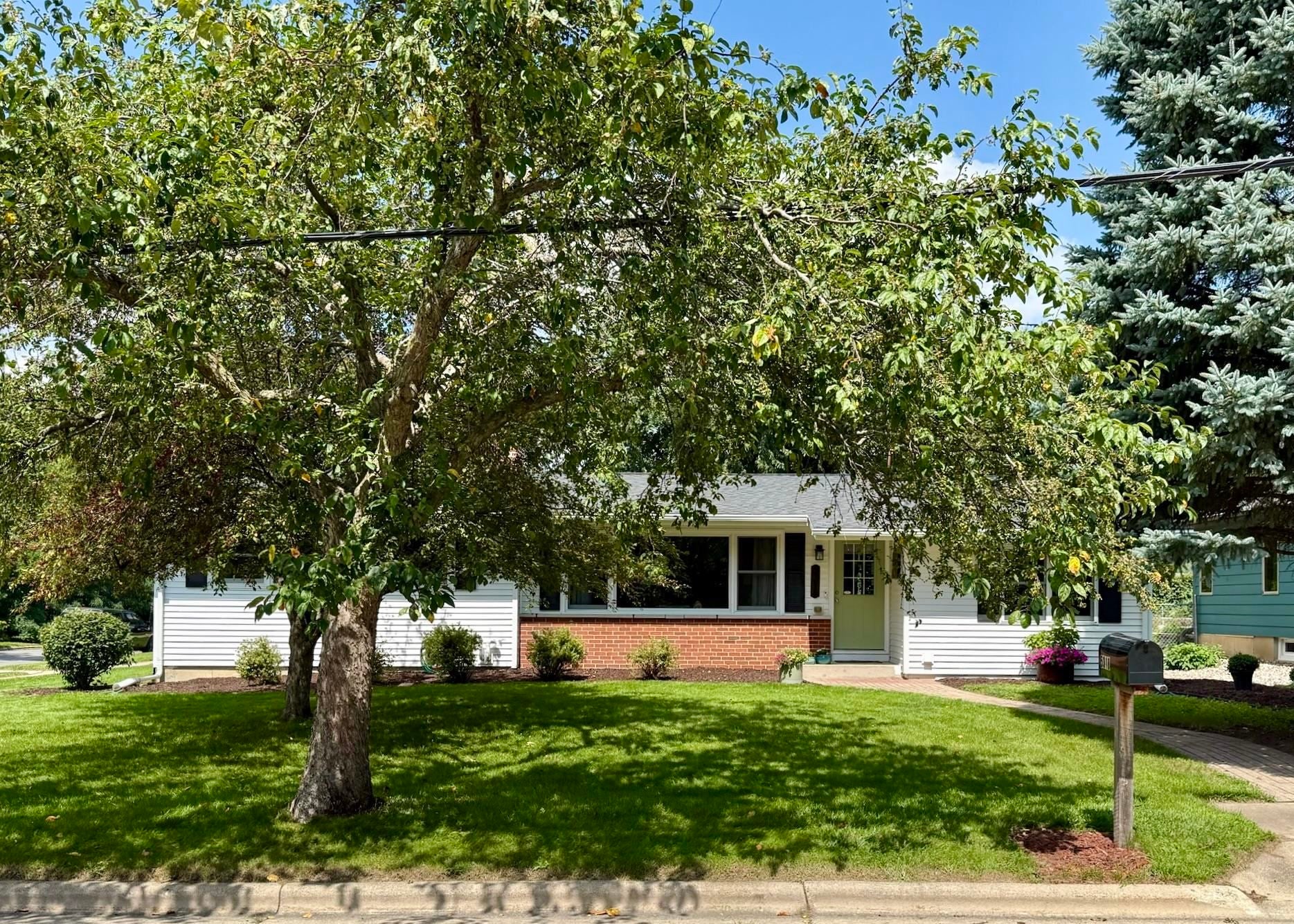 5318 Regent Street