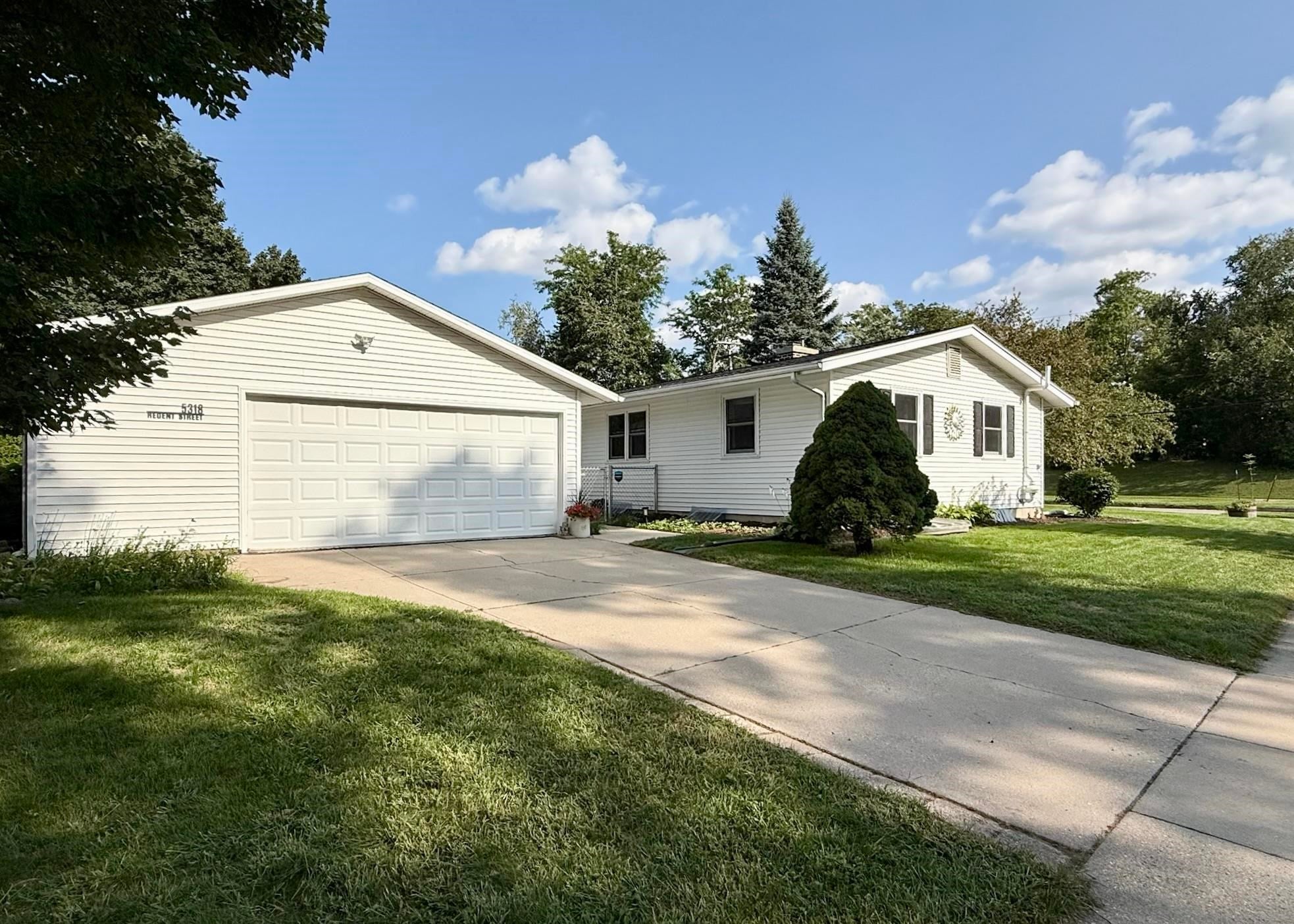 5318 Regent Street