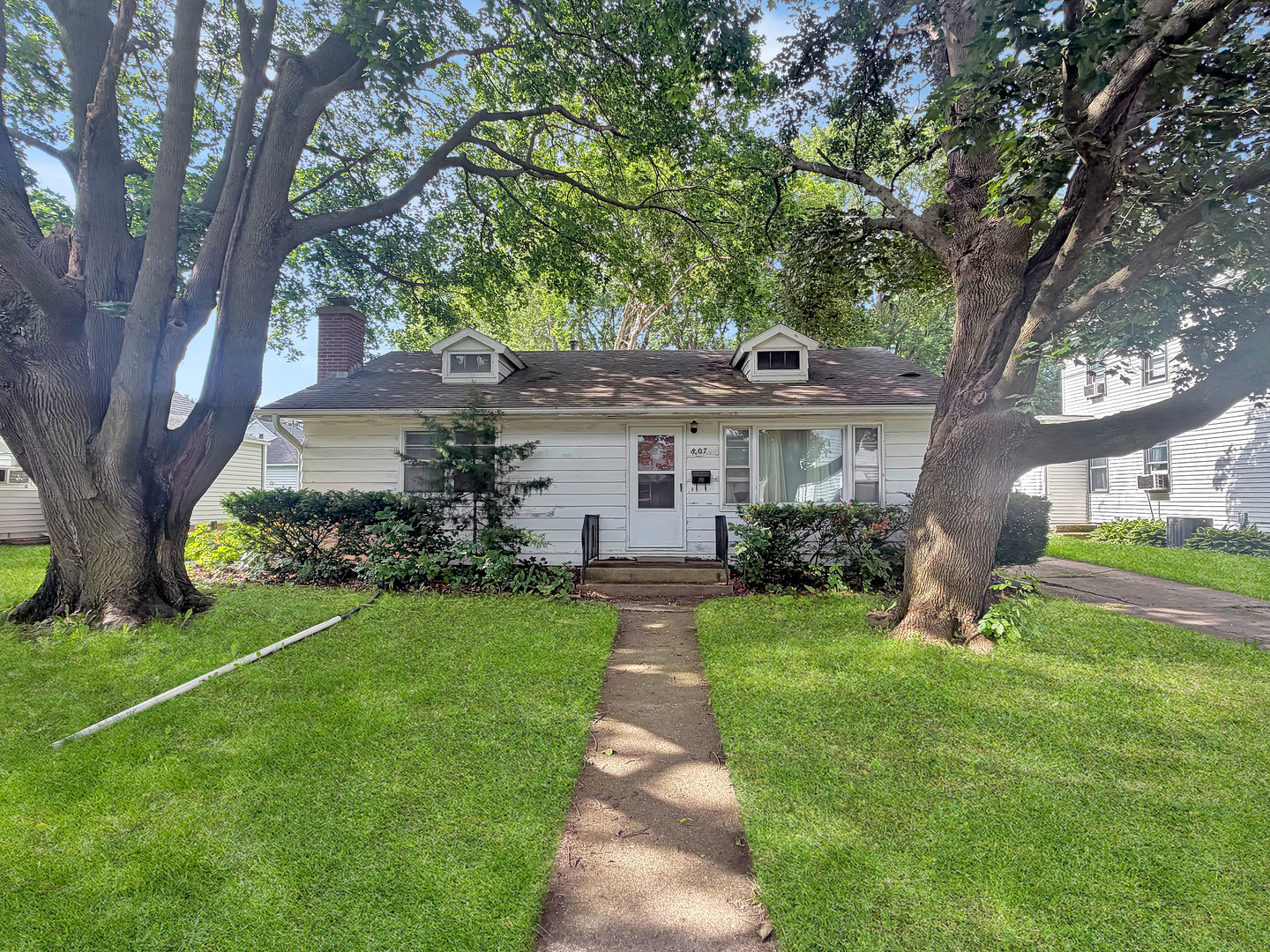 807 E Illinois Street