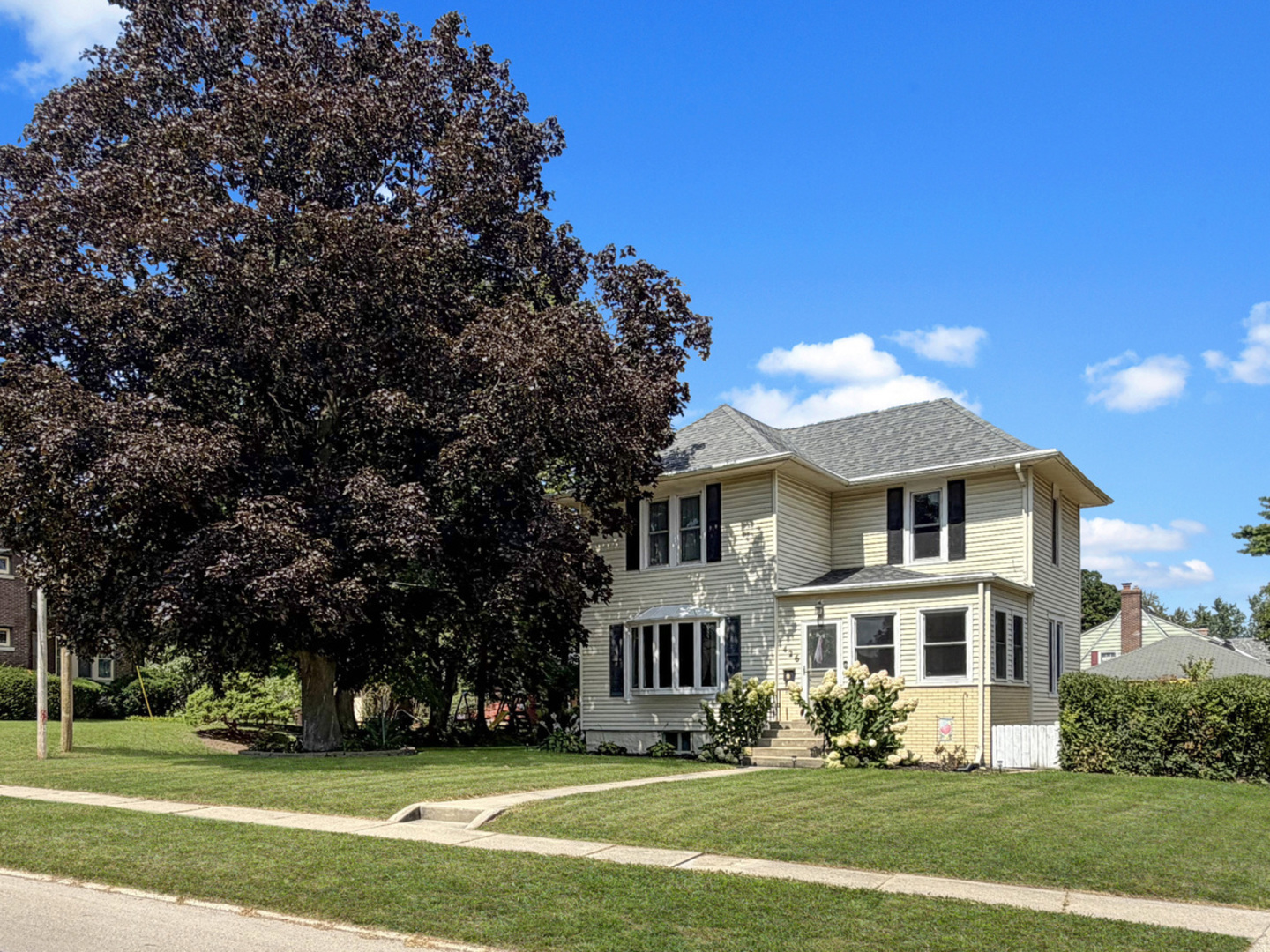 1426 W Lincoln Boulevard