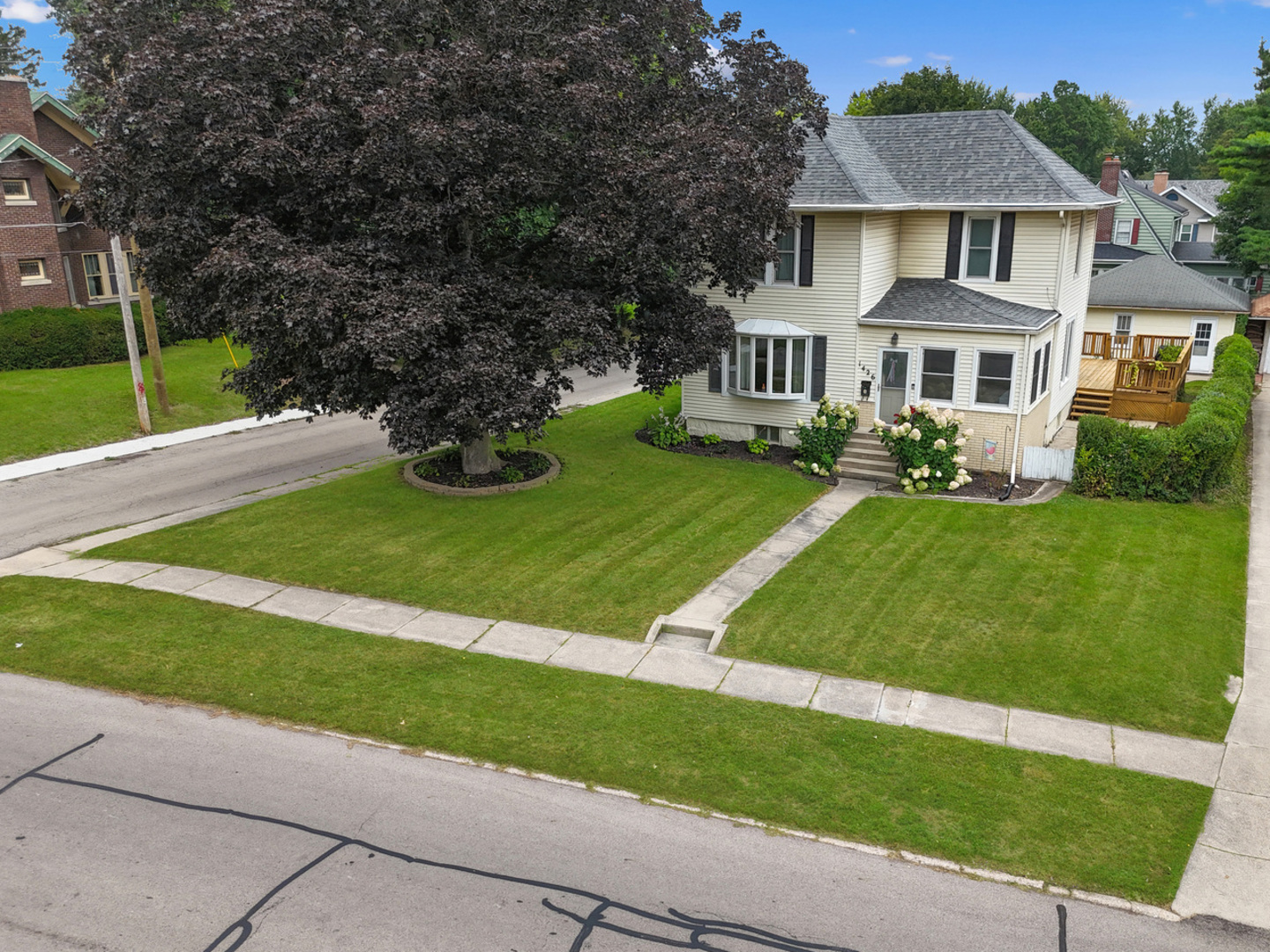 1426 W Lincoln Boulevard