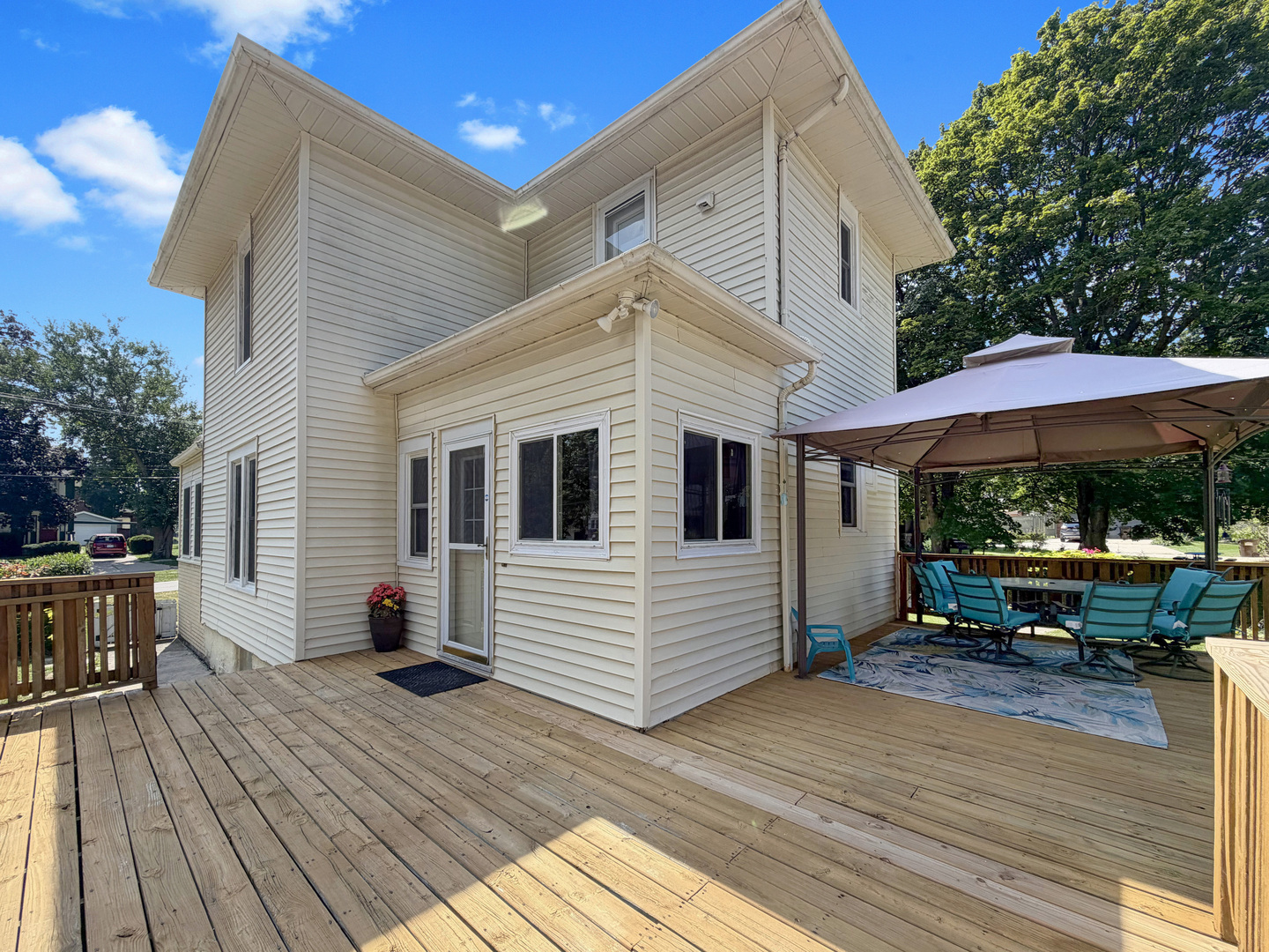 1426 W Lincoln Boulevard