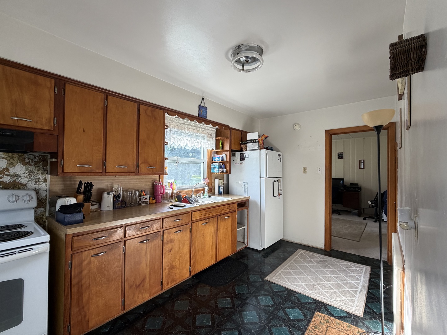 404 Maple Avenue