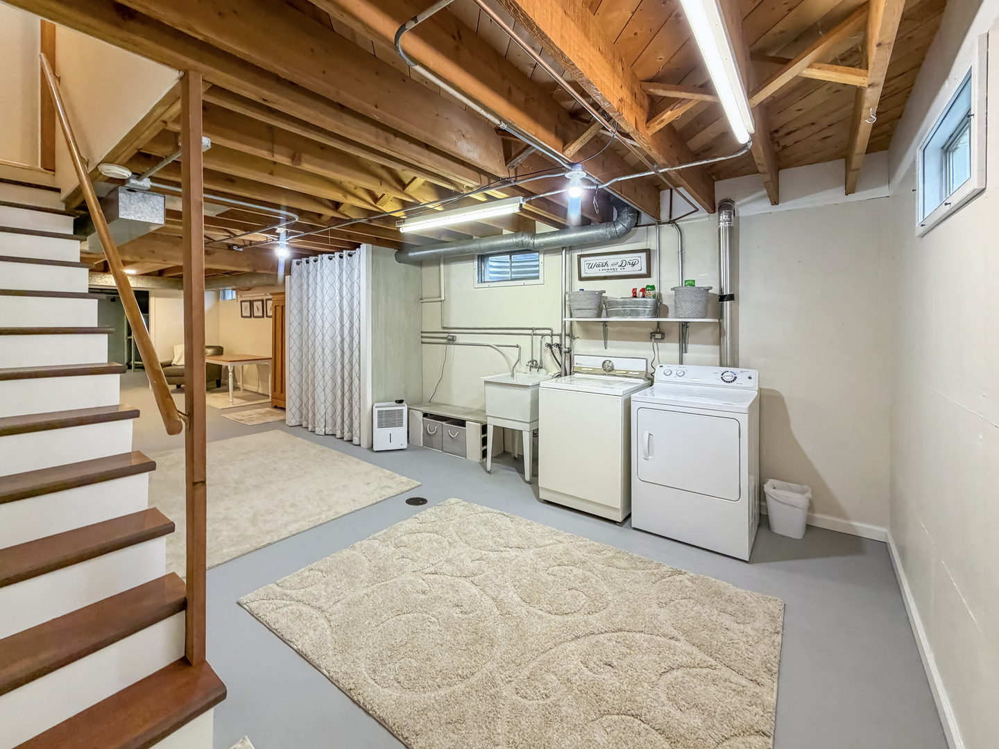 1353 Empire Court