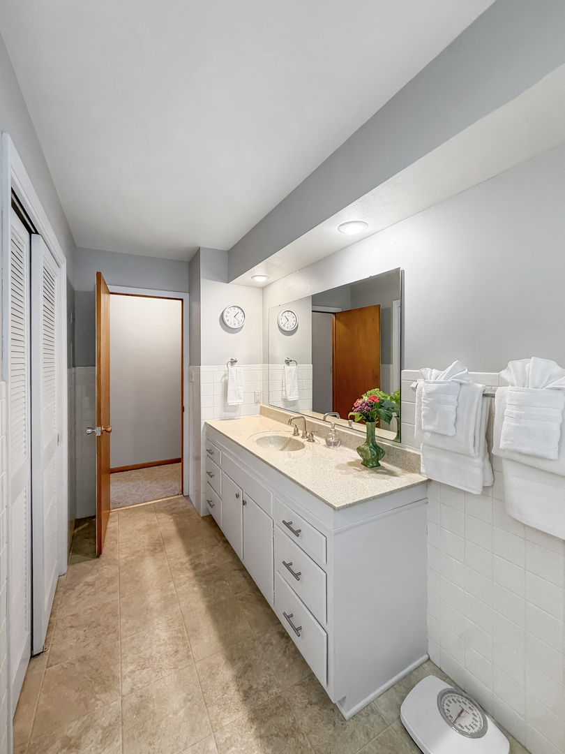 1353 Empire Court