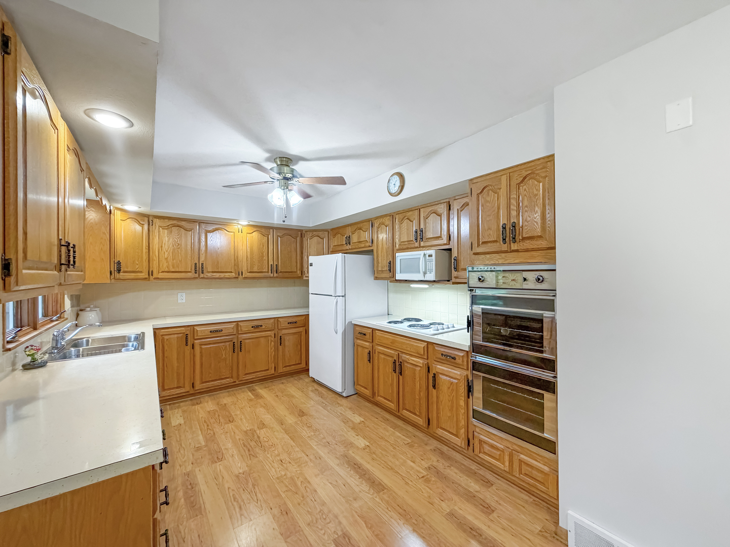 1353 Empire Court