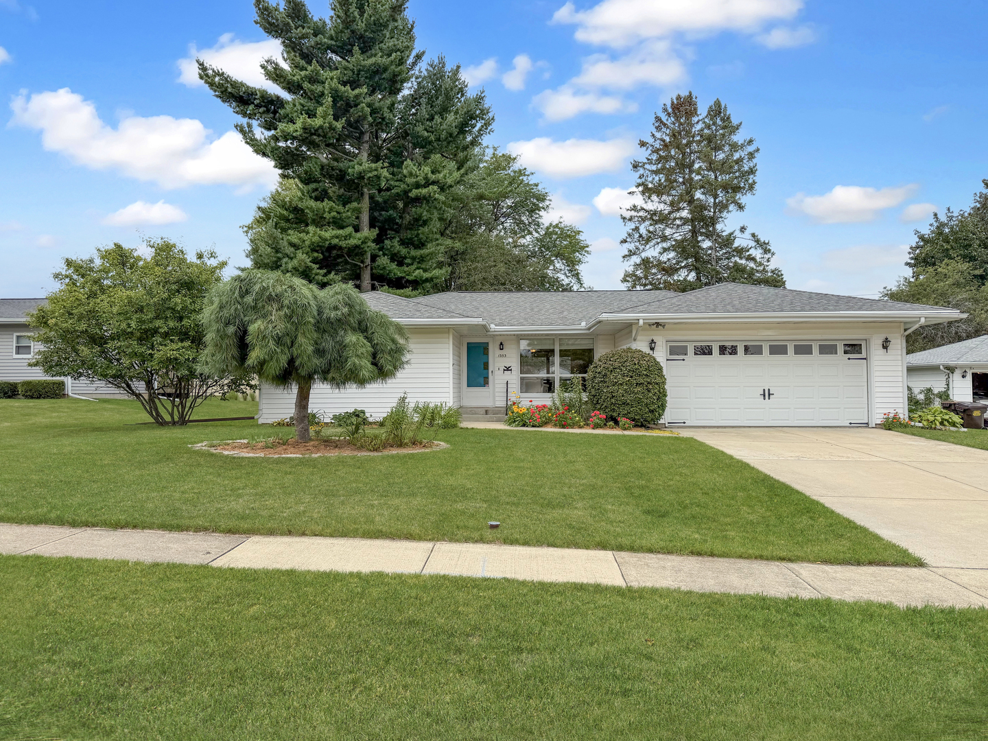 1353 Empire Court